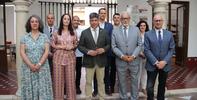 El Defensor visita el Ayuntamiento de Montilla y viviendas de protección para mujeres en situación de vulnerabilidad