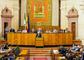 El Defensor del Pueblo andaluz alerta en el Pleno del Parlamento de los retrasos en dependencia y salud