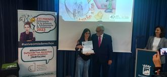 El Defensor de la Infancia entrega el XVI Premio Así veo mis derechos a una alumna del colegio Rafael Alberti de Málaga