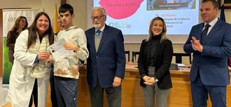 El Defensor de la Infancia entrega el XVI Premio Así veo mis derechos al colegio de educación especial San Juan de Dios de Alcalá de Guadaíra