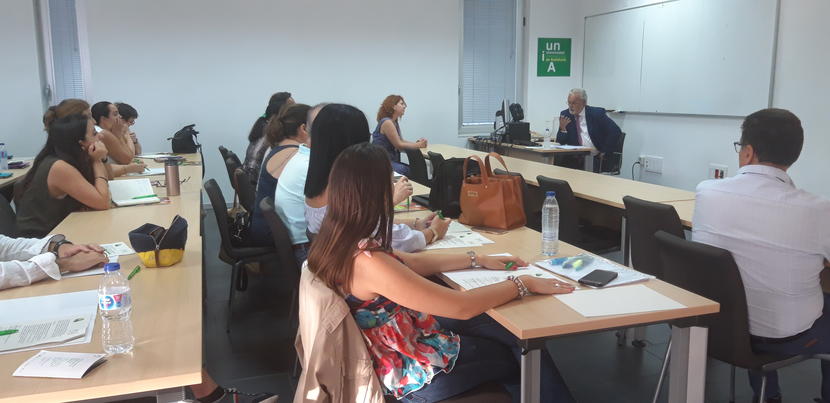 El Defensor inaugura un taller sobre mediación en la Universidad Internacional de Andalucía