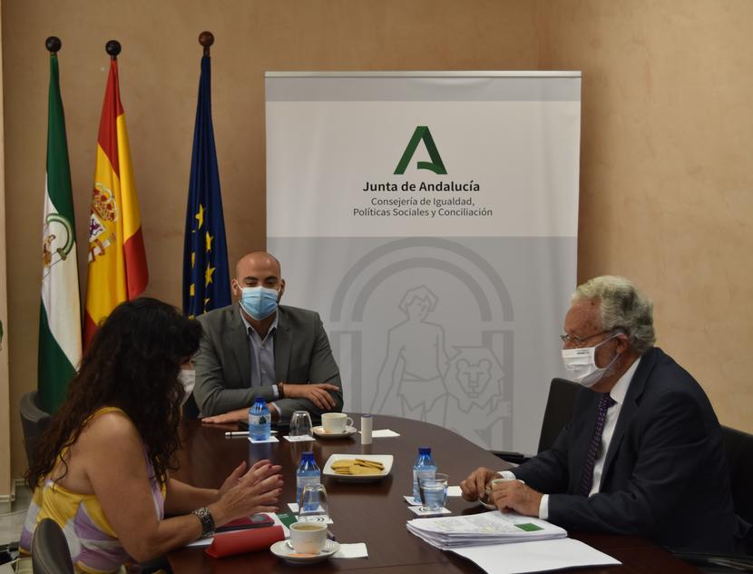 El Defensor del Pueblo andaluz traslada a la consejera de Igualdad las reclamaciones sobre Renta Mínima y su adaptación al Ingreso Vital