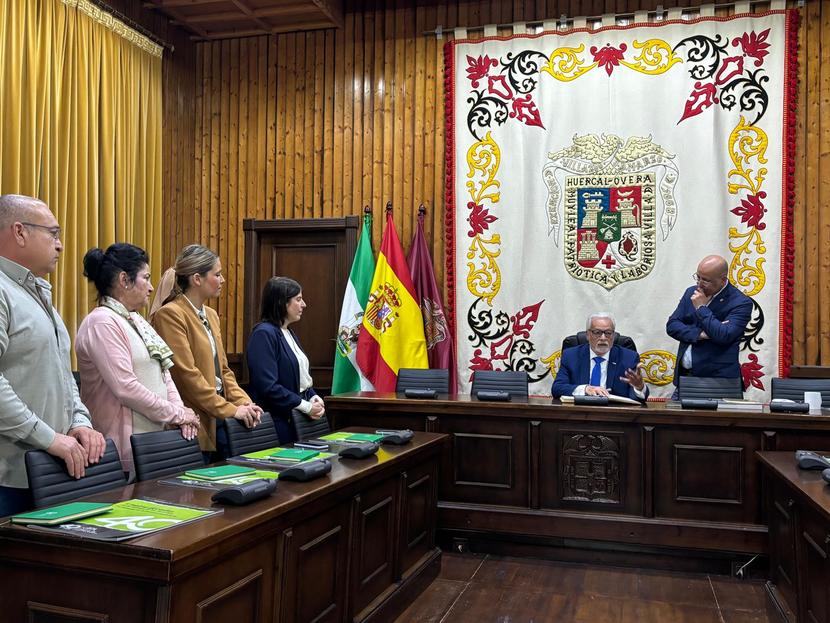 El Defensor del Pueblo andaluz visita el ayuntamiento de Huércal-Overa