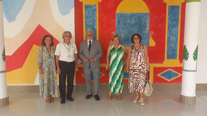 El Defensor conoce los programas de reinserción de la población reclusa de El Acebuche (Almería)