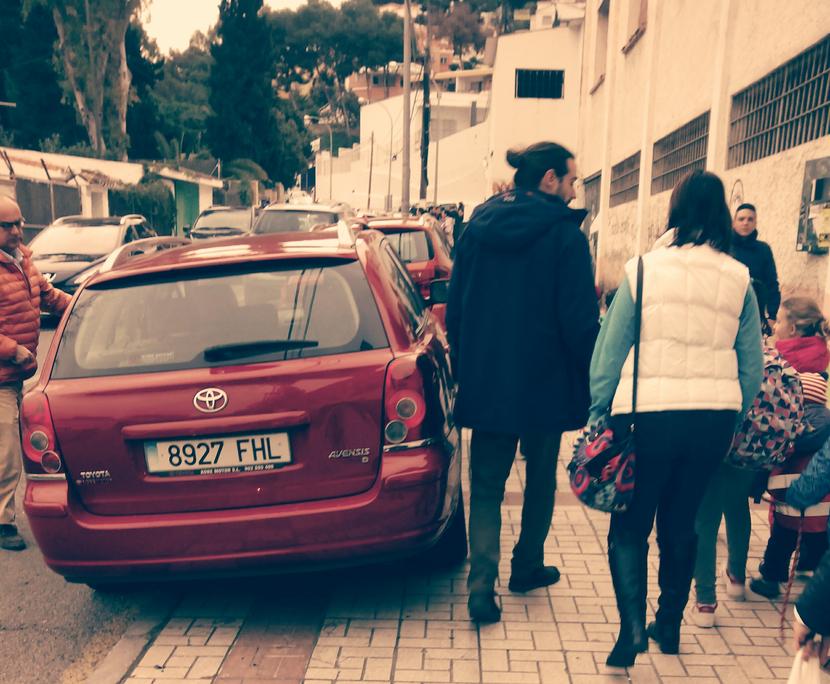 MUCHOS ITINERARIOS PEATONALES NO SON SOSTENIBLES, NI SEGUROS, NI ACCESIBLES MUCHOS ITINERARIOS PEATONALES NO SON SOSTENIBLES, NI SEGUROS, NI ACCESIBLES