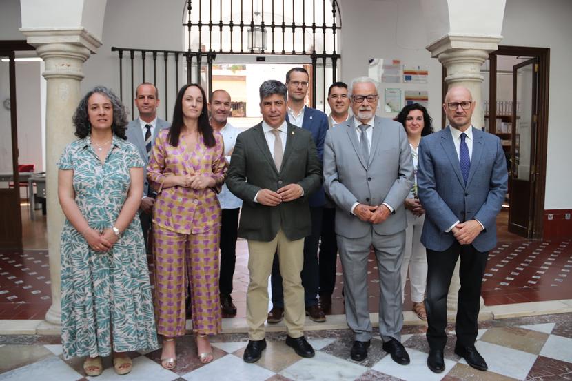 El Defensor visita el Ayuntamiento de Montilla y viviendas de protección para mujeres en situación de vulnerabilidad El Defensor visita el Ayuntamiento de Montilla y viviendas de protección para mujeres en situación de vulnerabilidad