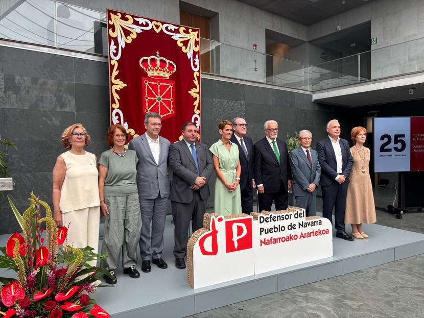 El Defensor asiste al 25º aniversario del Defensor del Pueblo de Navarra El Defensor asiste al 25º aniversario del Defensor del Pueblo de Navarra