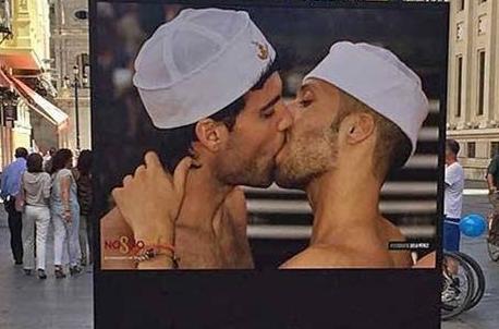 COMUNICADO por la exposición en Sevilla del Día del Orgullo Gay COMUNICADO por la exposición en Sevilla del Día del Orgullo Gay