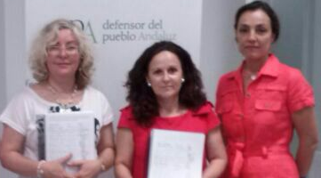 [4-7-2013] Entrega de firmas por la continuidad de la residencia de mayores de la Línea de la Concepción (Cádiz)