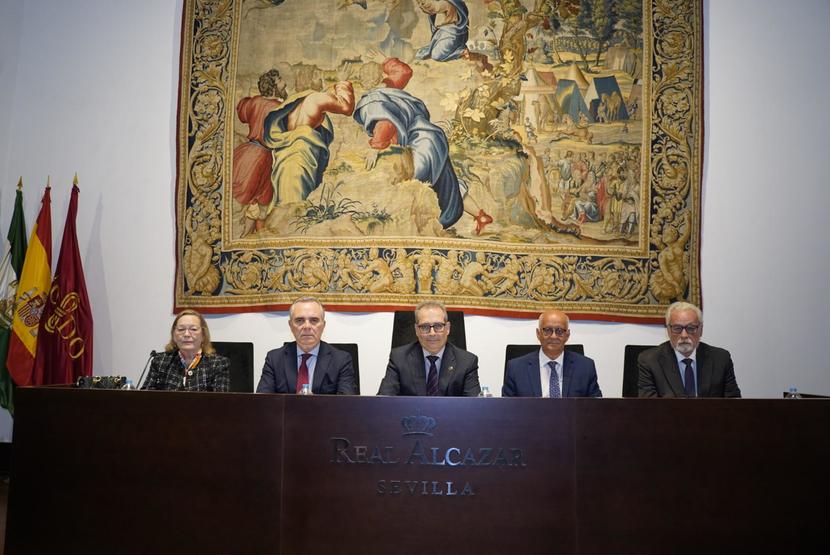 El Defensor del Pueblo andaluz ensalza la mediación y la cultura de paz ante los Graduados Sociales